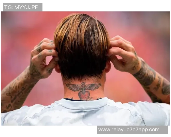 足球明星个性纹身艺术展示揭秘球场外的独特魅力与故事